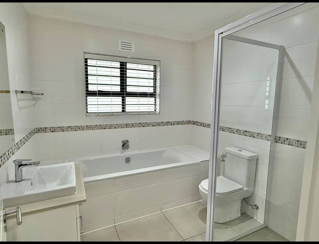 3 BEDROOM FREESTANDING TO LET IN SUNNINGDALE